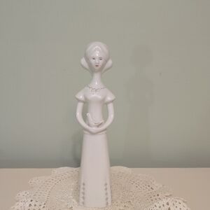 Chic White Porcelain Lady Sculpture